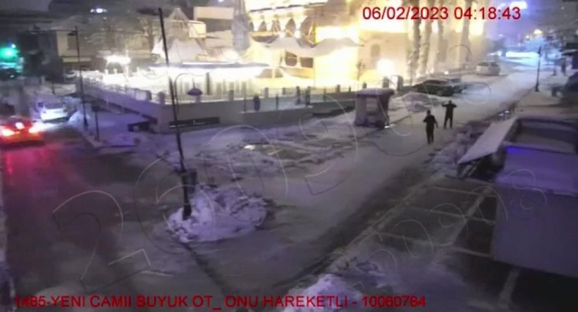 Tüyler ürperten görüntüler ortaya çıktı: 7.7'lik depremde binalar ardı ardına böyle yıkıldı! - Resim: 2