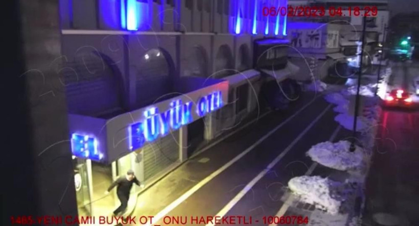 Tüyler ürperten görüntüler ortaya çıktı: 7.7'lik depremde binalar ardı ardına böyle yıkıldı! - Resim: 1