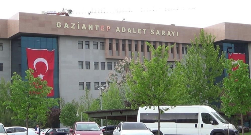 Asansörde sıkıştırdığı genç kızı boğazına bıçak dayayıp taciz etti! O sapığın cezası belli oldu - Resim: 1