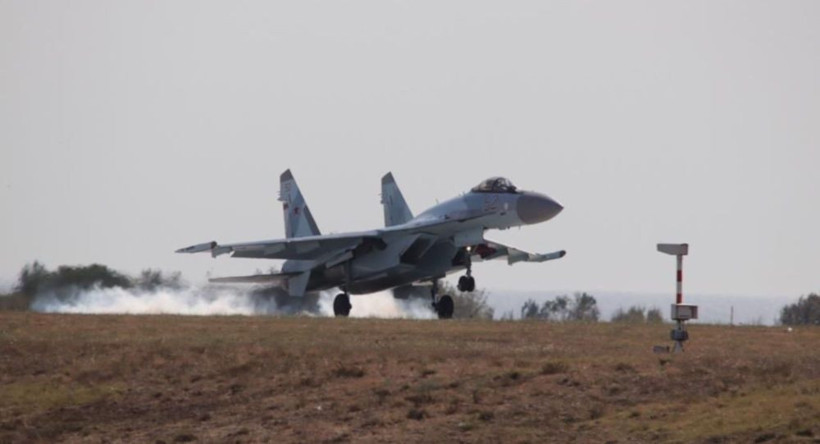 SU-35'in antrenman uçuşu nefesleri kesti - Resim: 2