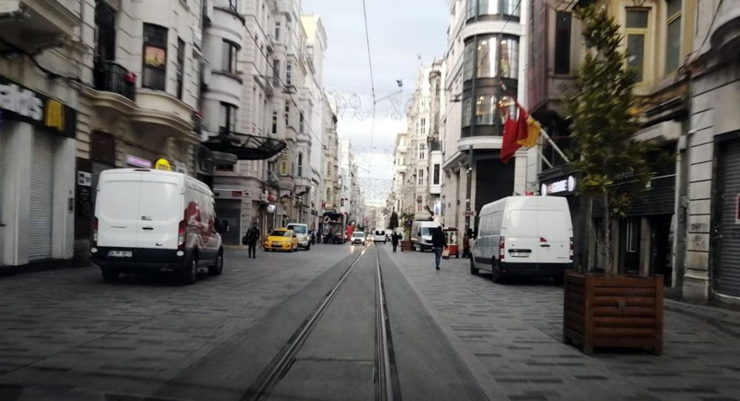 Korona virüsü nedeniyle kafeler kepenk kapattı İstanbul bomboş kaldı - Resim: 1