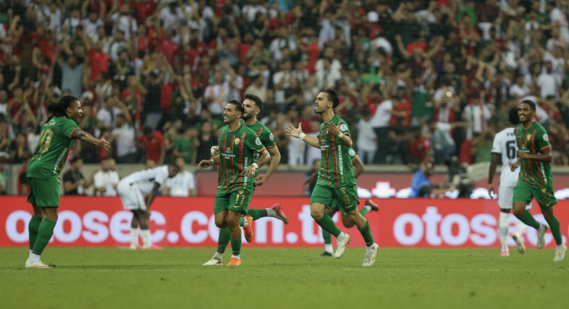 Amedspor tribünlerinde beklenmeyen sahne! Türk bayrakları dalgalandı - Resim: 7
