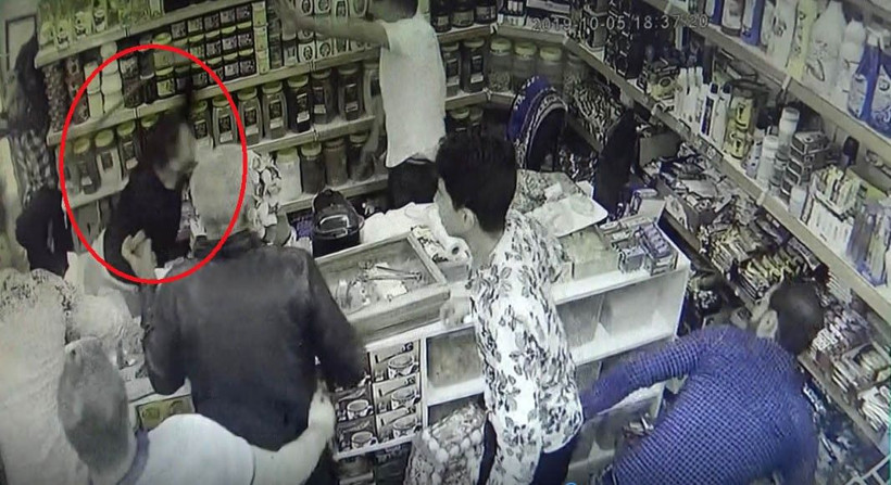 Bursa'da veresiye vermeyen marketçiyi sopalarla dövdüler - Resim: 3