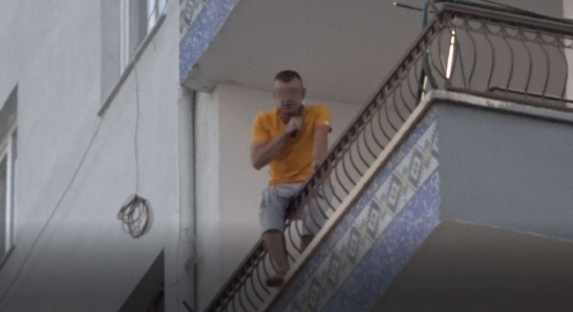 Aksaray'da korkunç olay! Çocuklarını odaya kilitledi balkondan bıçakla dehşet saçtı - Resim: 3