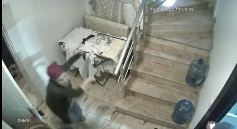 Oğlu ve gelini dehşete düştü apartmanda feryatlar yükseldi yürek yakan görüntüler - Resim: 4