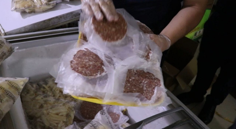 Mide bulandıran görüntüler! Bozuk tavukları müşterilere yedirdiler korkmasın diye çamaşır suyuna bastılar - Resim: 3