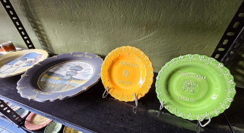 Tokat’ta ilçenin tek kadın esnafı, çini sanatının incisi oldu - Resim: 1