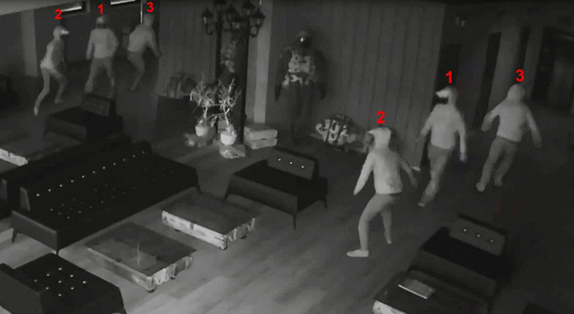 Antalya'da aynada kendisinden korkan hırsız panikle kaçtı - Resim: 1