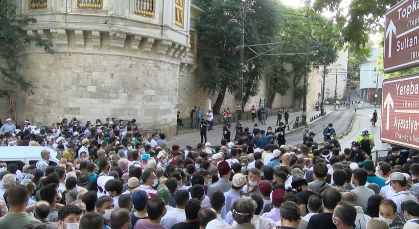 Ayasofya'ya akın var! Sabaha kadar beklediler ardından Ayasofya'ya koştular - Resim: 2