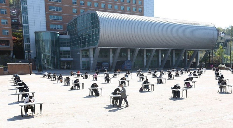 Güney Kore'de koronavirüse karşı açık havada sınav - Resim: 3