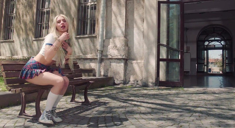 Soyunup yarı çıplak kaldı! Aleyna Tilki'ye Erol Köse'den tepki: Ramazanda donunu göstermek zorunda kaldıysa... - Resim: 4