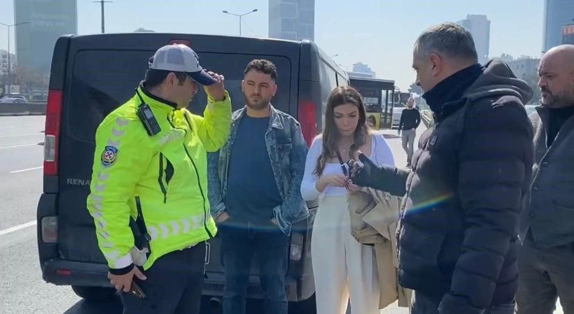 Kadıköy'de cipi yanan kadın sürücü gözyaşlarına boğuldu, diğer sürücüler teselli etti - Resim: 2