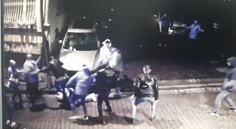 Fenomen şarkıcıya konser sonrası saldırı! Yumruklar havada uçuştu, defalarca tekmelendi: 20 bin lirası gasp edildi! - Resim: 3