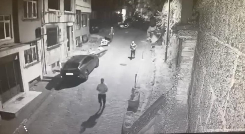 İstanbul’da silahlı işletmeci dehşeti: Kadın müşterileri silahla kovalayıp ateş açtılar! - Resim: 2