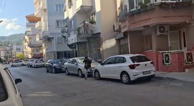 İzmir canisinin telefonundan çıkanlar şok etti! Babasıyla ateş talimi yapmış - Resim: 2