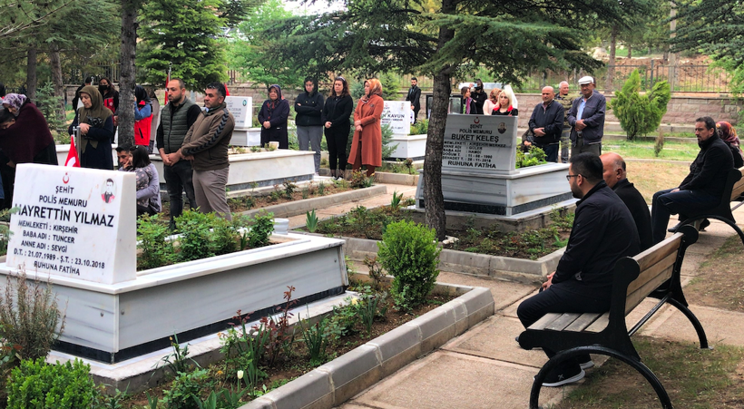 Ramazan Bayramı arifesinde şehitlikler doldu dualarla anılıyorlar - Resim: 3