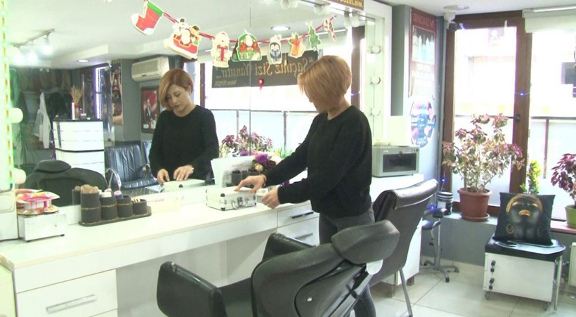 "Biz işçinin hakkını yemeyiz" diyen kadın, kuaför çifti peşine taktı! Makyajını yaptırdı, ücreti ödemeden kaçtı - Resim: 4