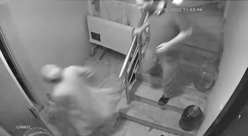 Oğlu ve gelini dehşete düştü apartmanda feryatlar yükseldi yürek yakan görüntüler - Resim: 3