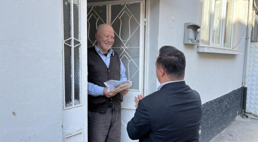 Down sendromlu muhtar adayı Ramazan pidesi dağıtıyor - Resim: 3