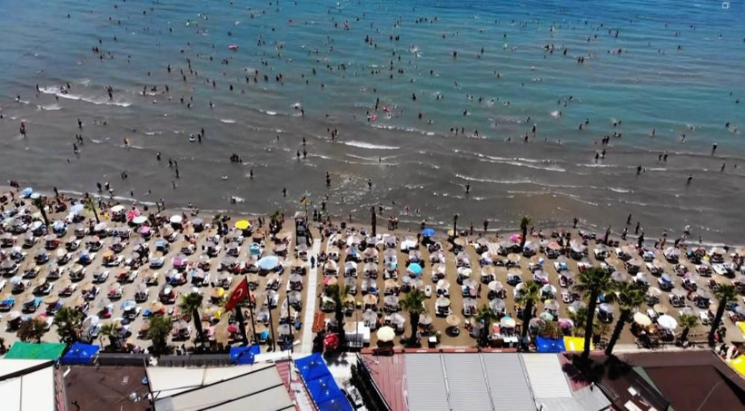 Bayramda sakin kente akın ettiler! Nüfusu 100 bini geçti, trafik kitlendi, plajlar doldu taştı! - Resim: 2