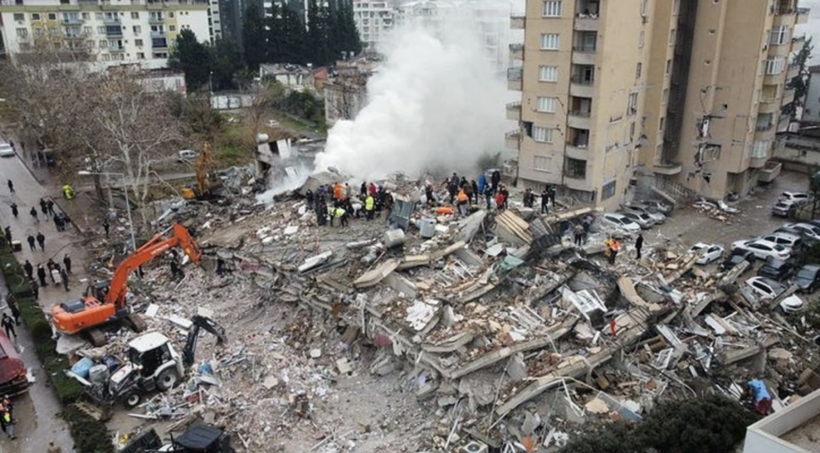 Depremden bir yıl sonra çekilen öncesi ve sonrası fotoğraflar yürek yaktı! - Resim: 2