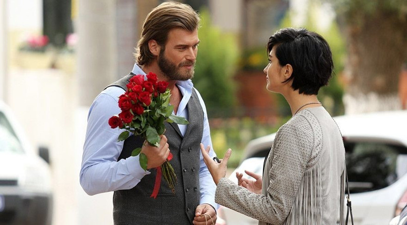 Cesur ve Güzel'in setinde Tuba Büyüküstün çıldırdı!  - Resim: 2