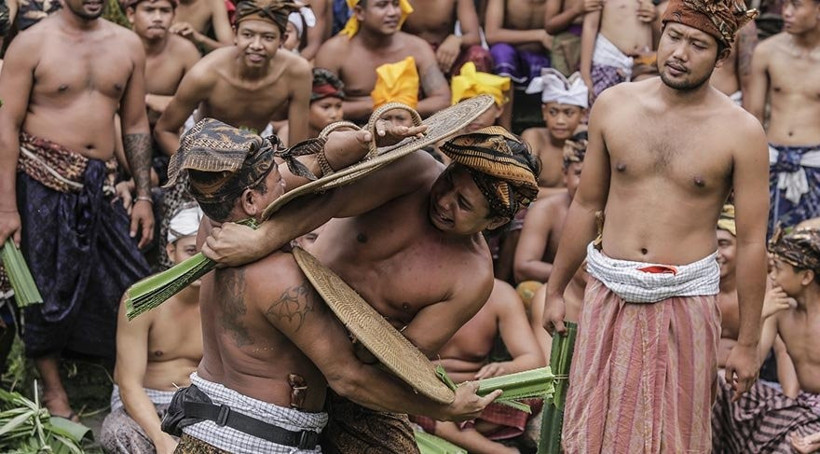 Birbirlerini ölesiye dövüyorlar böyle gelenek görülmedi - Resim: 4