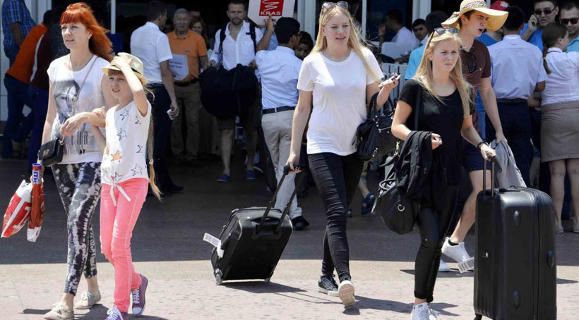 Antalya'dan turizmde bir rekor daha! Bir günde 76 bin 568 turist geldi - Resim: 1