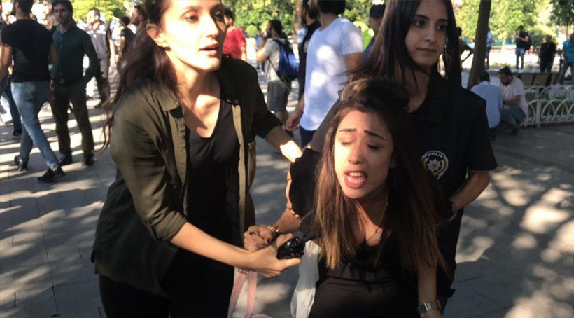 İstanbul'da kalmak isteyen Suriyeliler eylem yaptı - Resim: 1