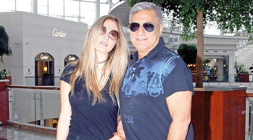 Mehmet Ali Erbil'in kızı Yasmin Erbil bayram pozuyla olay oldu pembe minili paylaşım - Resim: 1