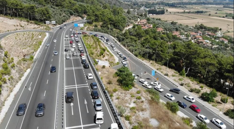 Bayramda sakin kente akın ettiler! Nüfusu 100 bini geçti, trafik kitlendi, plajlar doldu taştı! - Resim: 3