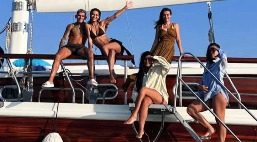 Lucas Torreira'dan yine ayrılan Devrim Özkan, geçen günlerde ameliyat olduğunu açıklamıştı. Özkan, sağlığına kavuşunca imaj tazeledi. - Resim: 1