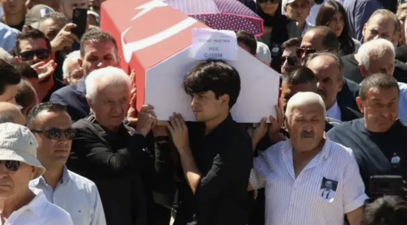 Oyuncu Serhat Kılıç Ankara'da son yolculuğuna uğurlandı! Cenazesine katılamayan rol arkadaşından acı dolu feryat - Resim: 1