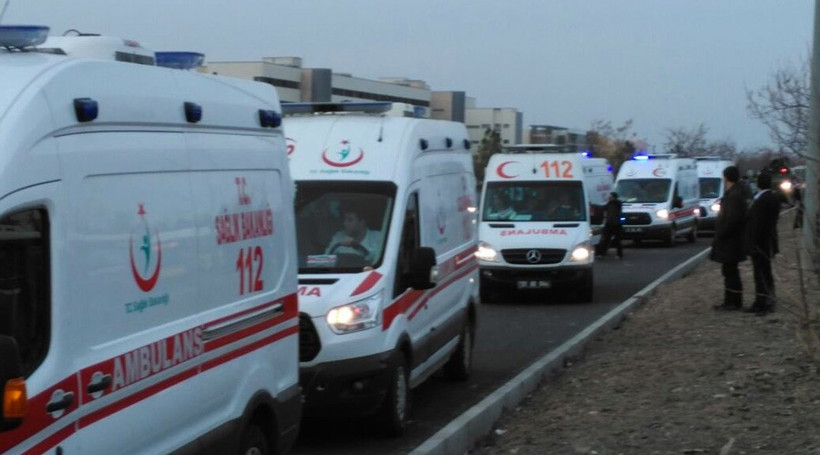 Diyarbakır'da patlama olay yerinden ilk görüntüler - Resim: 3