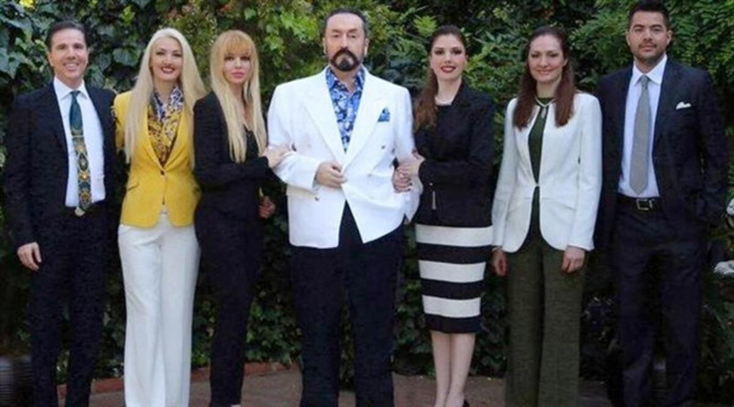 Adnan Oktar kediciği Alev Babuna ifşa etti! Seda Sayan Kibariye Muazzez Ersoy - Resim: 4