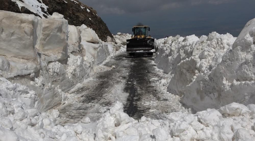Nisan ayında 5 metre kar ile mücadele - Resim: 3