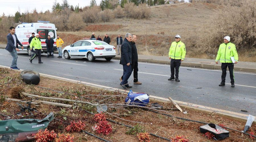 Kırşehir'de yolcu otobüsü ile otomobil çarpıştı: 4 ölü - Resim: 4