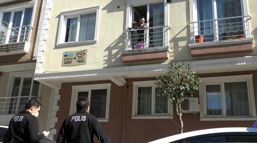 Avcılar'da koronavirüs testi pozitif çıkan kişinin yakınlarını sokakta görünce polisi aradılar - Resim: 1