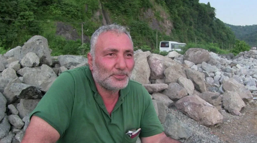 Artvin'de tırın dorsesinde terkedilmiş hasta ve ölü atlar yürekleri sızlattı - Resim: 2