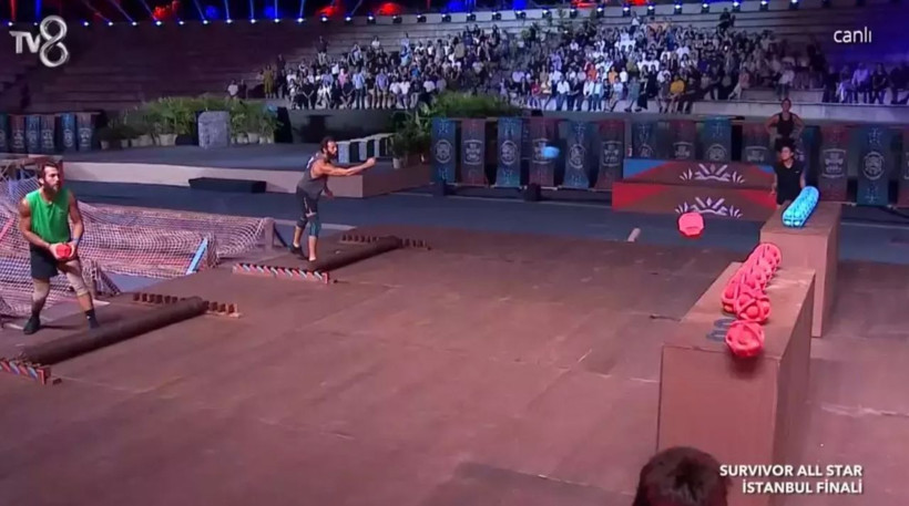 Survivor'da 3. ve 4. finalist belli oldu! Dün akşamki yarı finalde kim elendi? - Resim: 2