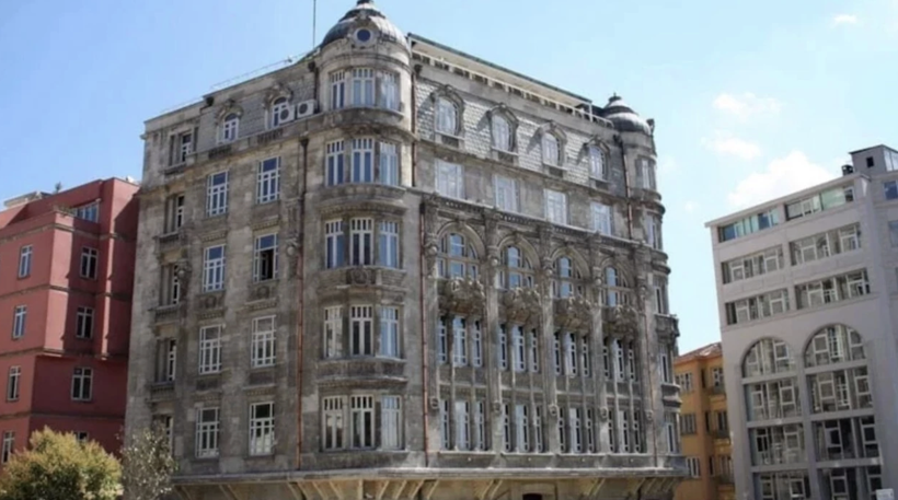 Şişhane Meydanı’nın simgesiydi! O apartmanın satıldığı fiyata inanamayacaksınız - Resim: 1