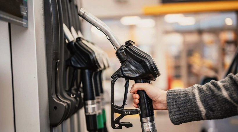 Motorin ve benzin fiyatları altüst oldu! Dev zamma devasa indirim geliyor - Resim: 1