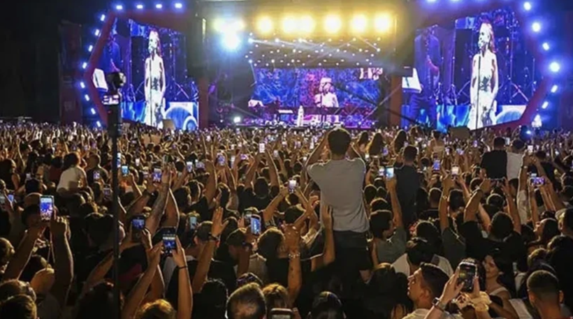 Yıldız Tilbe konserinde yürekler ağza geldi! İzleyiciler arasında kavga çıkınca... - Resim: 5
