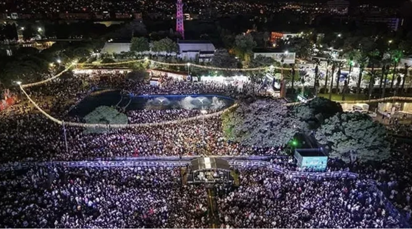 Yıldız Tilbe konserinde yürekler ağza geldi! İzleyiciler arasında kavga çıkınca... - Resim: 4