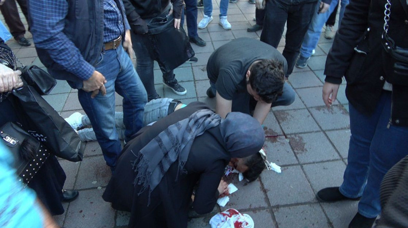 Sultangazi'de dehşet! Herkesin gözü önünde yere yatırıp... - Resim: 1