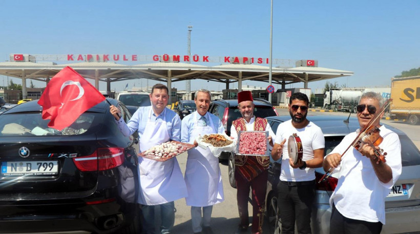 Ülkelerine dönen gurbetçiler Kapıkule Sınır Kapısı'nda neye uğradıklarını şaşırdı - Resim: 4