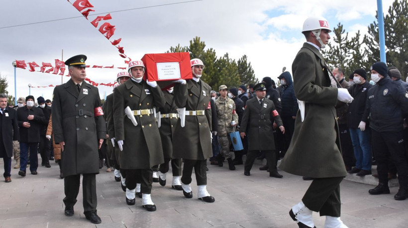 İdlib şehitlerinin cenaze törenine koronavirüs damgası - Resim: 2