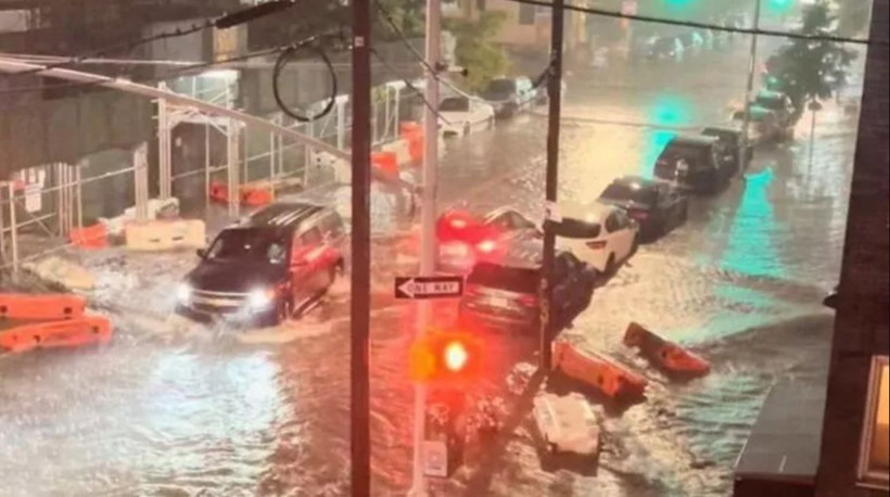 Kıyamet filmi gerçek oldu! ABD'de OHAL ilan edildi New York sular altında: Dışarı çıkmayın - Resim: 1