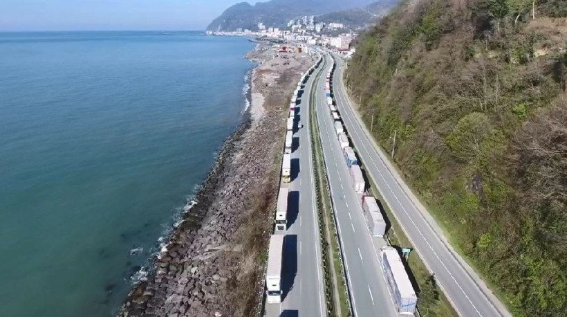 Savaş yüzünden TIR kuyruğunu ucu bucağı yok! Direksiyonu Türkiye'ye kırdılar - Resim: 2