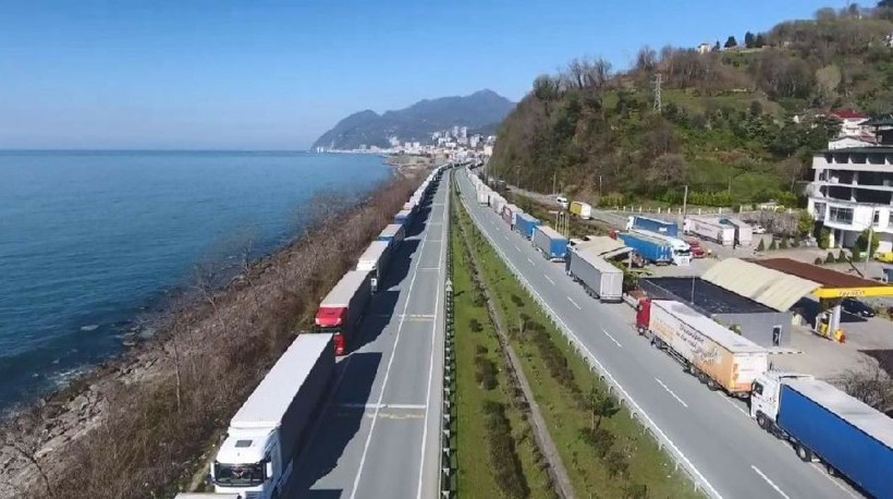 Savaş yüzünden TIR kuyruğunu ucu bucağı yok! Direksiyonu Türkiye'ye kırdılar - Resim: 3